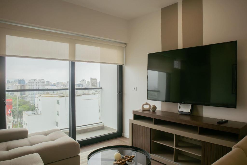 Signature Balcony 2BR in Miraflores - 2