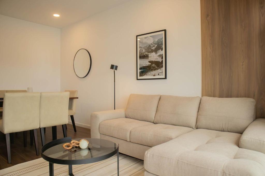 Signature Balcony 2BR in Miraflores - 3