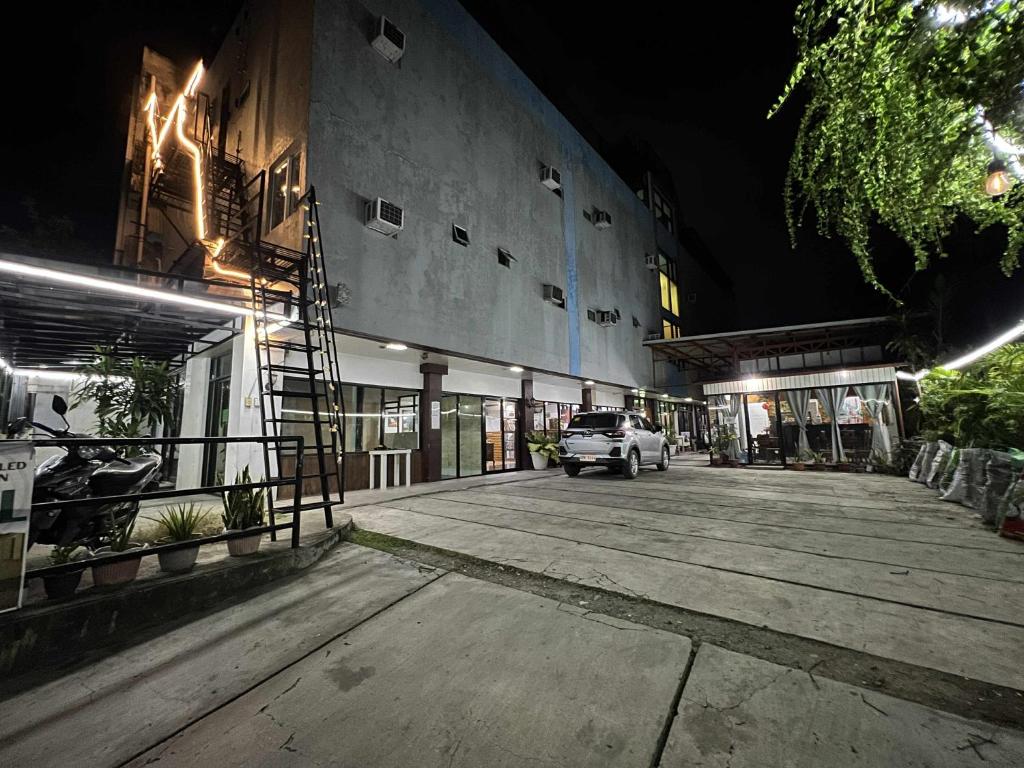 Axis Pension Hotel 건물 외관
