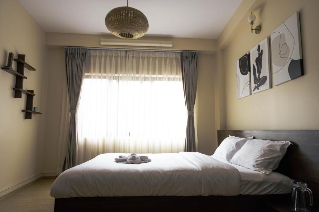 Sunny Rooftop 3 BR Apartment in Patan — photo 3