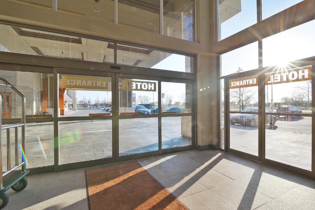 Woodbine Hotel & Suites Photo 15