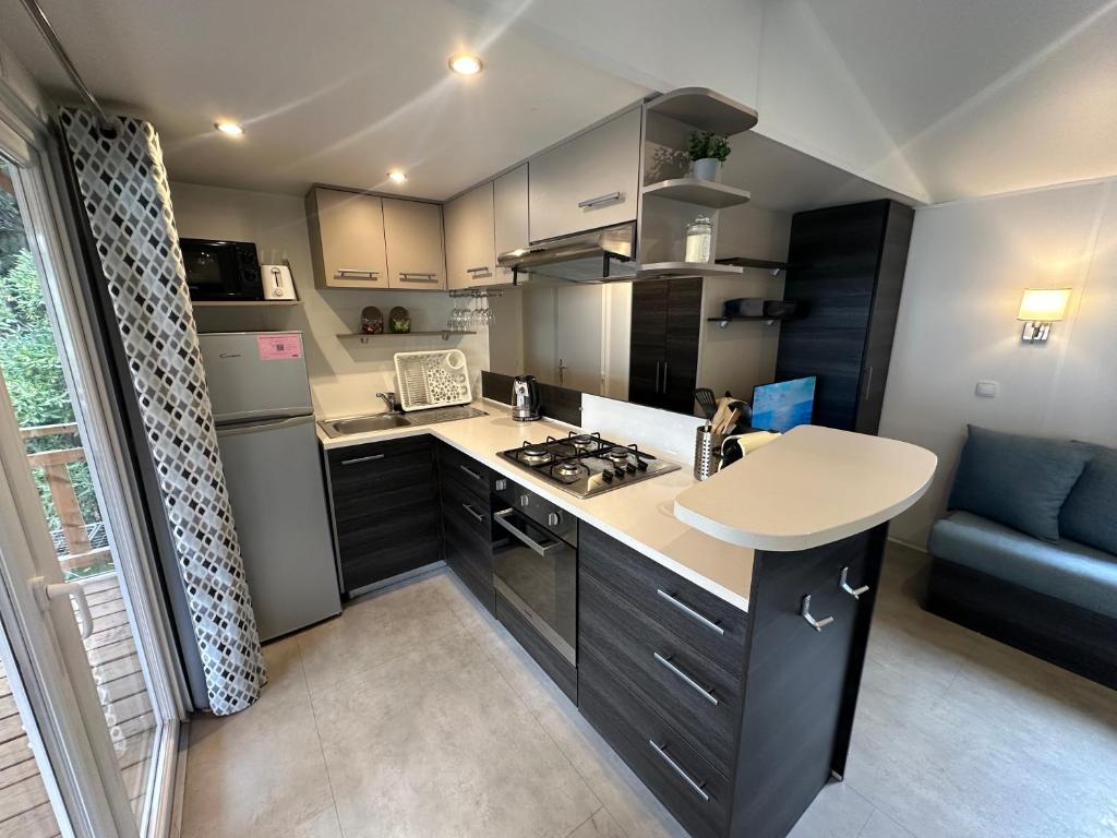 Mobil-home camping 4 étoiles à Valras-Plage Clim Piscine Proche Mer 6 à 8 pers - 2