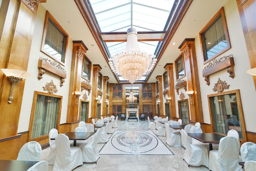 Woodbine Hotel & Suites Photo 20