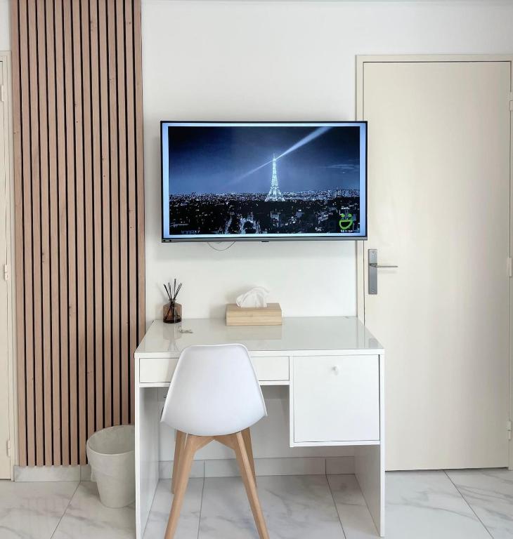 New Apartment in Paris center metro 7 & 14 Maison Blanche - 4