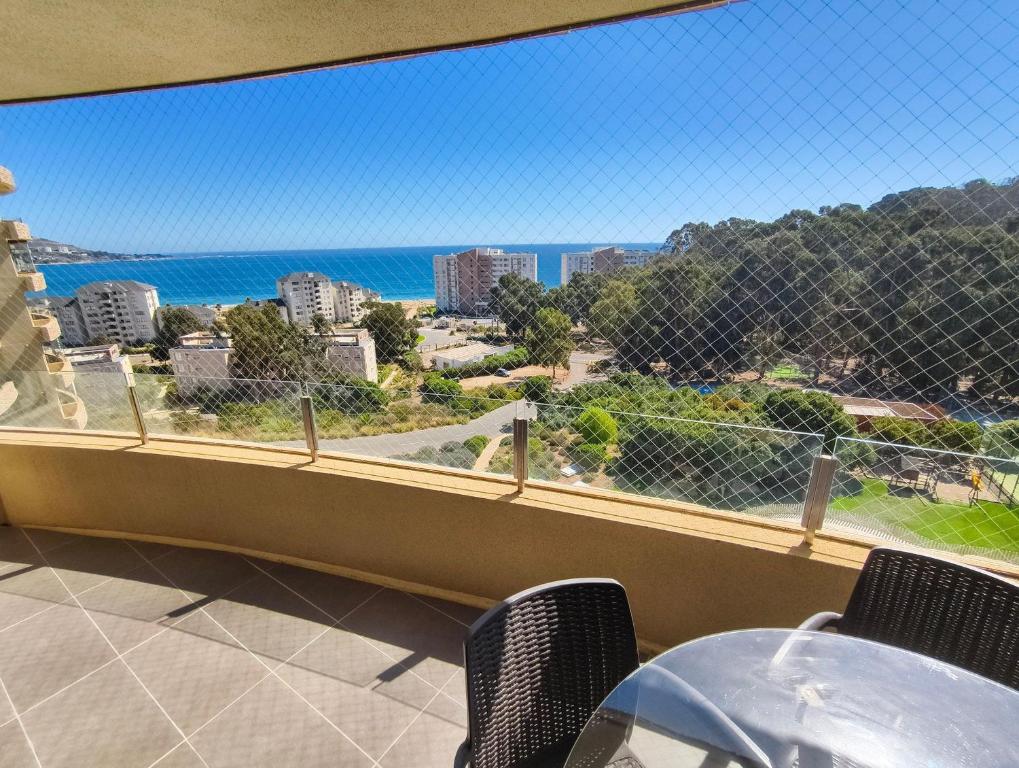 Depto para 5 con vista al mar, bosque y piscina - 1