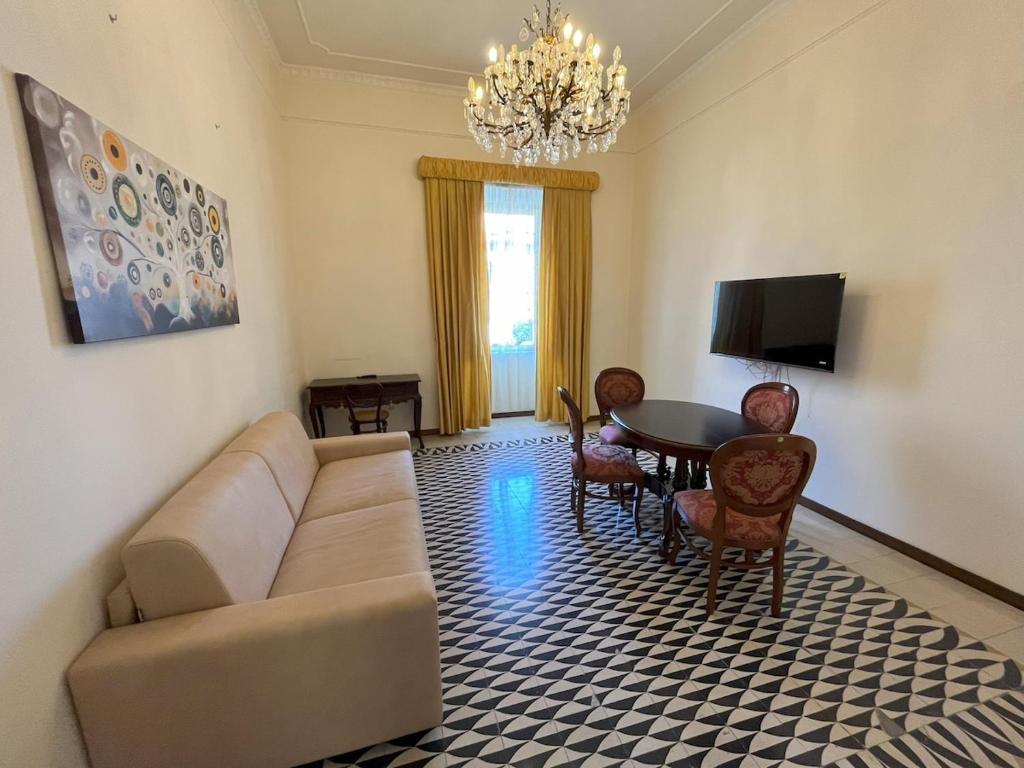 Historic Vomero Apartment with Secluded Patio - 3