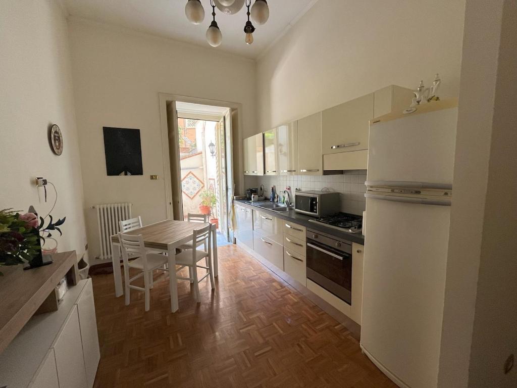 Historic Vomero Apartment with Secluded Patio - 5