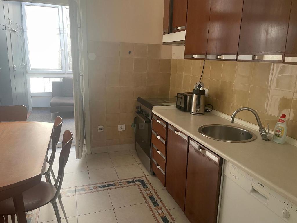 4 Bedroom Apartment in the Pedestrian Zone - 2