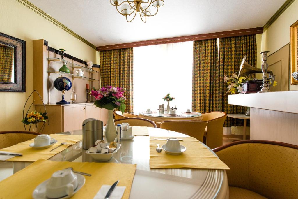 Frankfurt am Main Lowen Hotel Additional