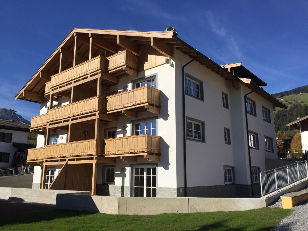 Modern Apartment near Ski Area in Brixen im Thale - 1