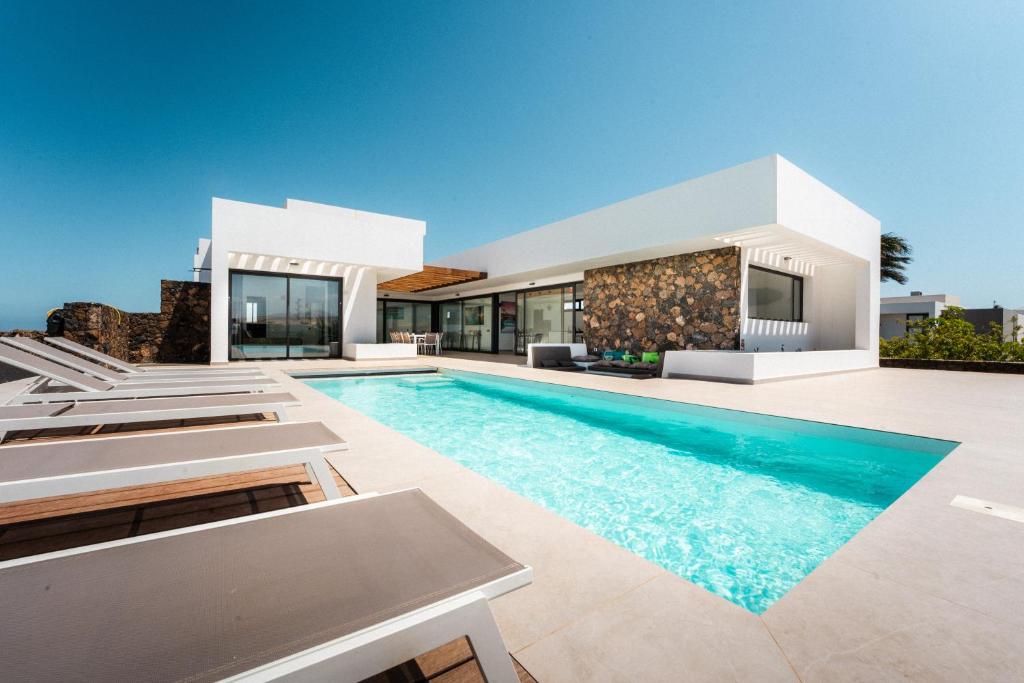 Casa Horizon Heated Pool Villa with Volcano Sunset Views, Lajares - 5