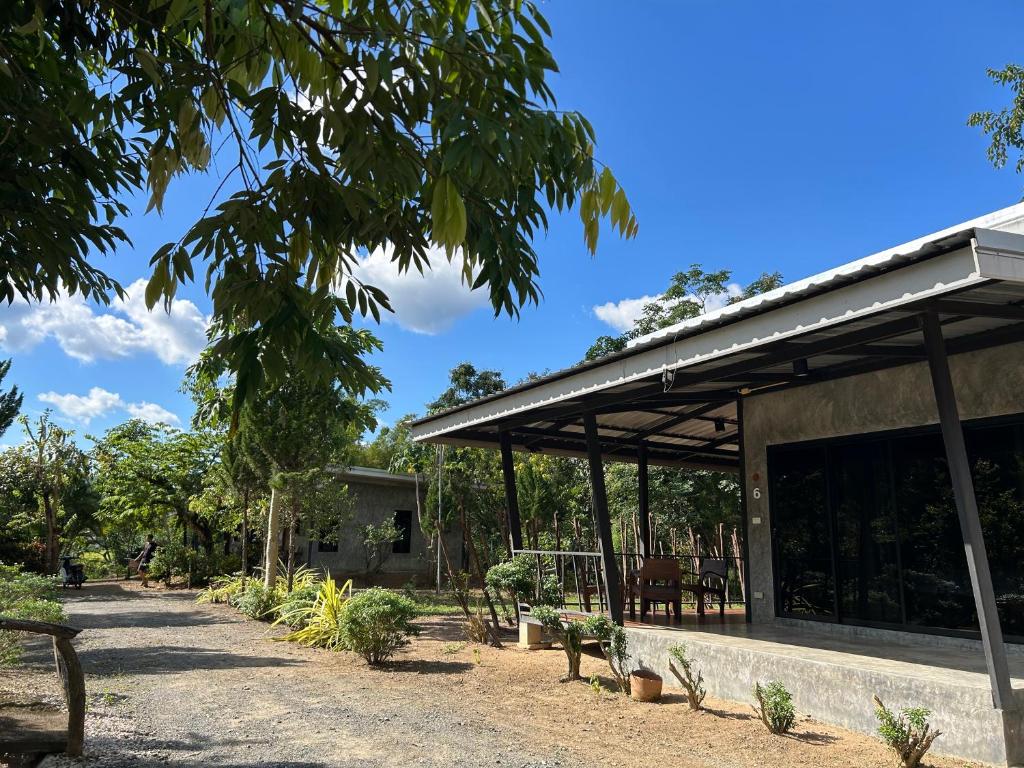 บ้านสราญรัตน์
