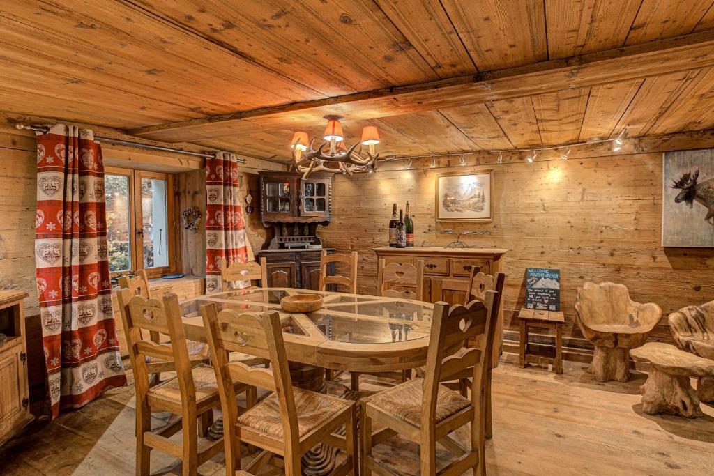 Chalet Pele - Alpes Agency - Central Chamonix - Sleeps 11 - 5