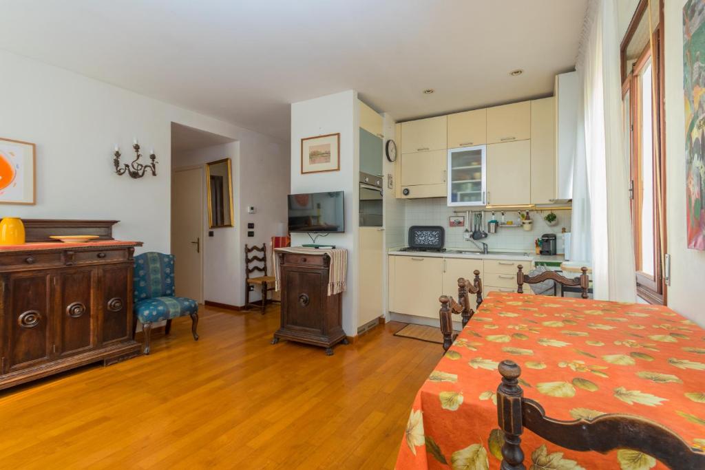 GuestHost -Sunny Dorsoduro Apartment - 1
