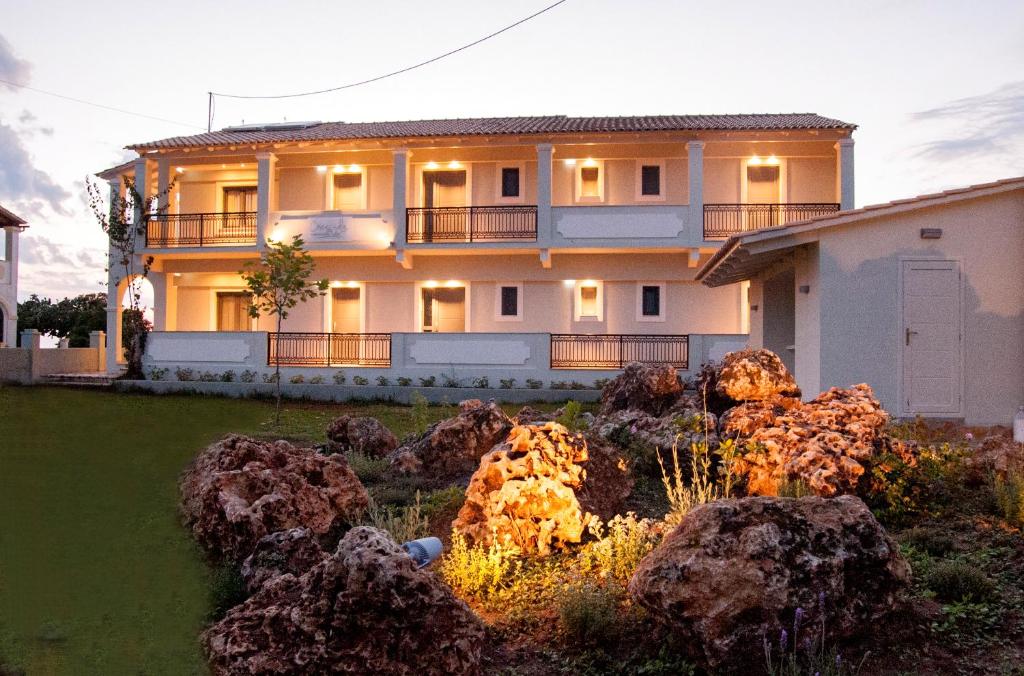 Hyacinthus-Cressida Seaside Apartments — Hotel in Corfu Island