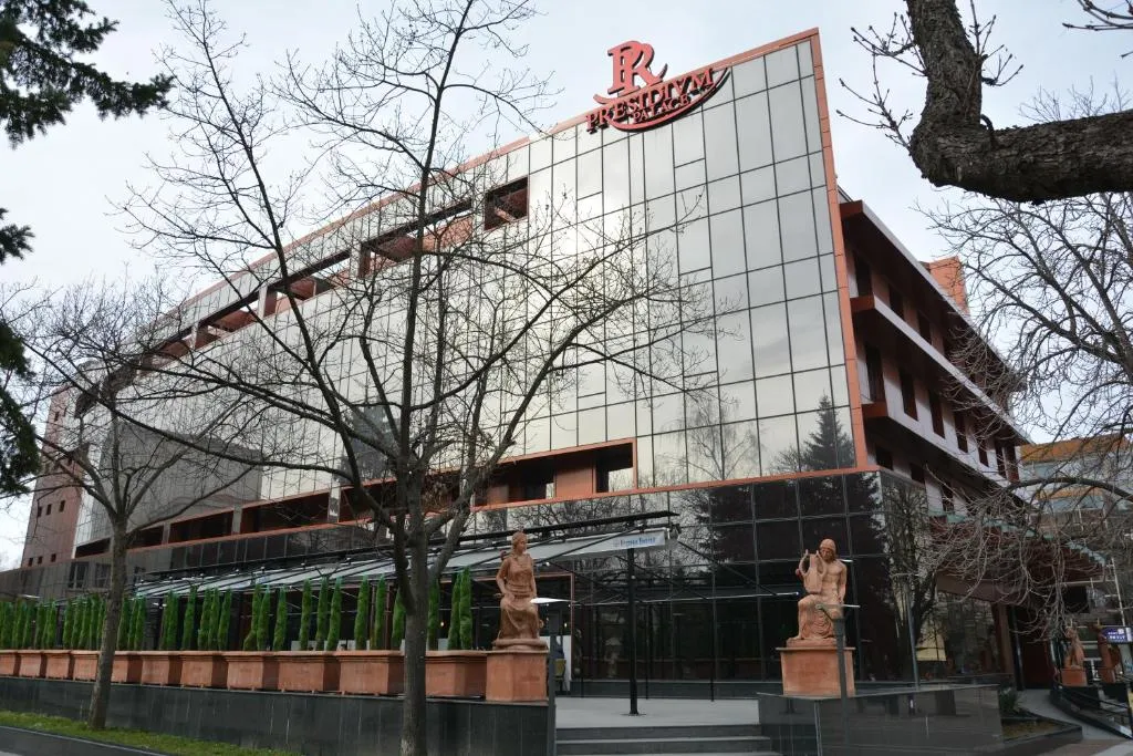 Hotel Presidivm Palace，位于洛维奇的酒店
