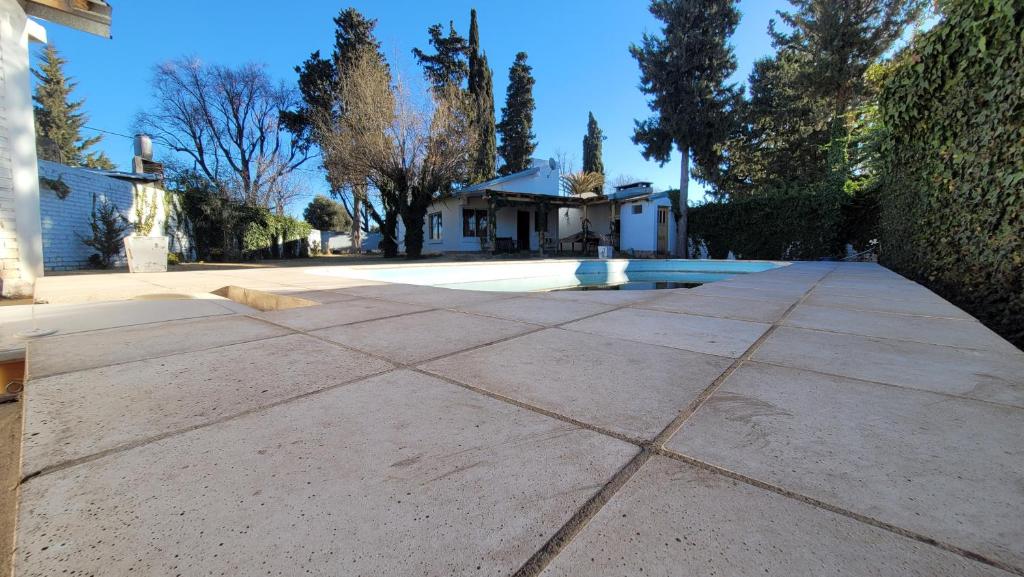 Casa con piscina privada y parque - 2