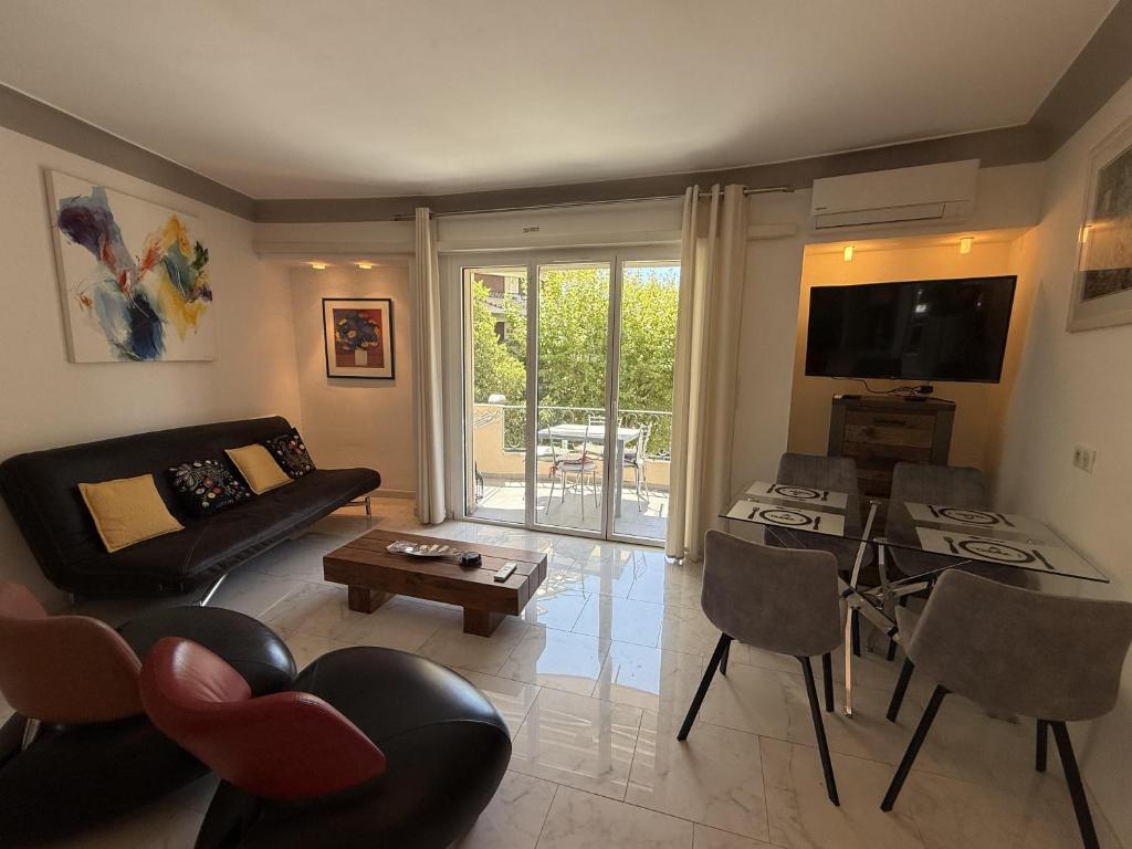 2 BR Apartment in the center of Cannes - 2305 - 1