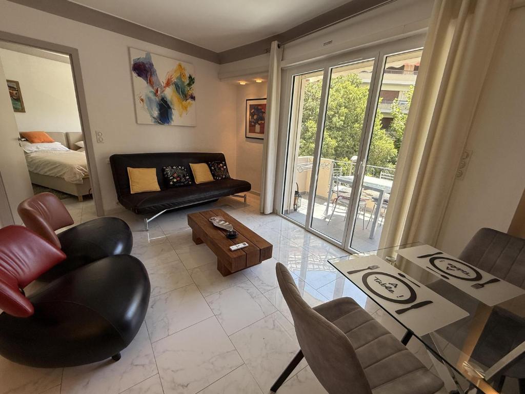 2 BR Apartment in the center of Cannes - 2305 - 3