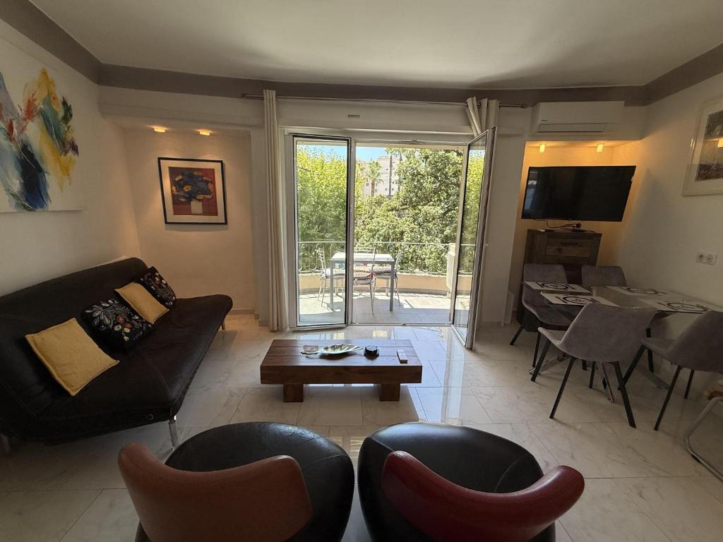2 BR Apartment in the center of Cannes - 2305 - 4