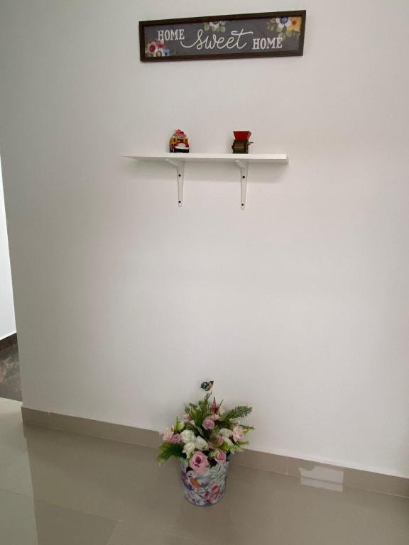 Las Flores de María 302 - 4