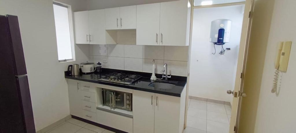 Departamento con cochera - Condominio Las Flores - 4