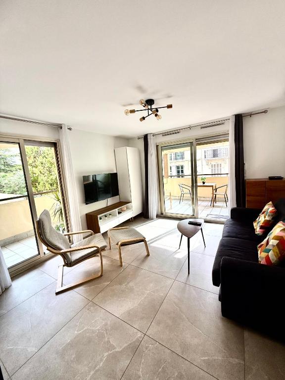 Appartement cosy avec terrasse, proche plages & Palais - 1