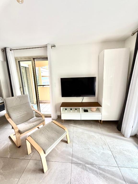 Appartement cosy avec terrasse, proche plages & Palais - 3