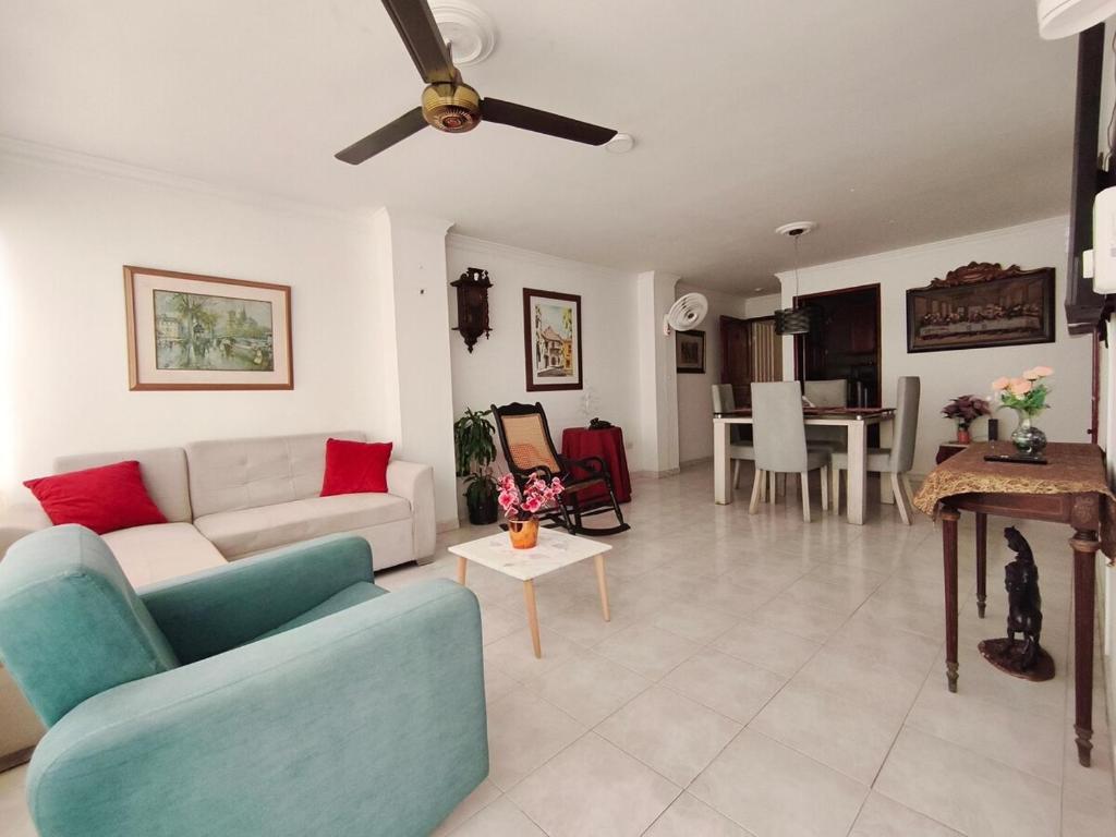 Comodo apartamento cerca al aeropuerto y la playa - 1