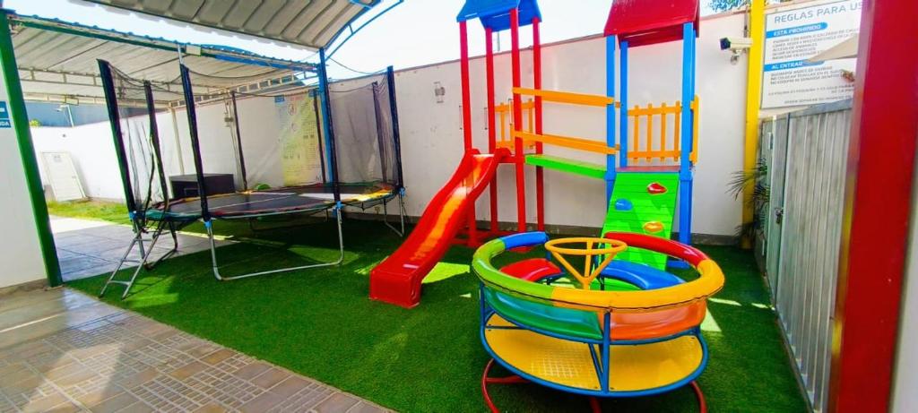 Departamento con cochera - Condominio Las Flores - 5