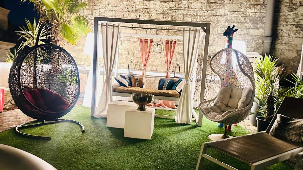 BEAUTIFUL PLACE WITH BREATHTAKING PRIVATE ROOFTOP TERRACE 210m2 IN CITY OF LOVE PARIS - 2