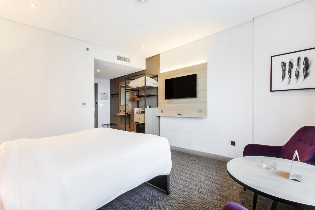 Premier Inn Dubai International Airport - An Emirates Group Company — Hotel rooms in Dubai
