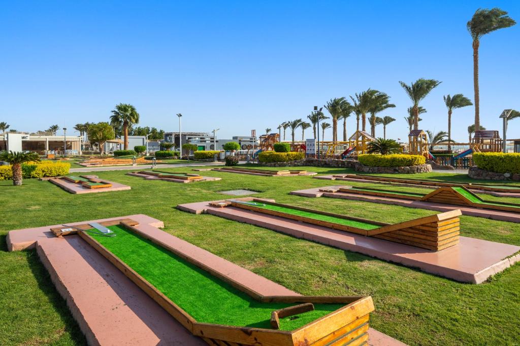 Mini golf course