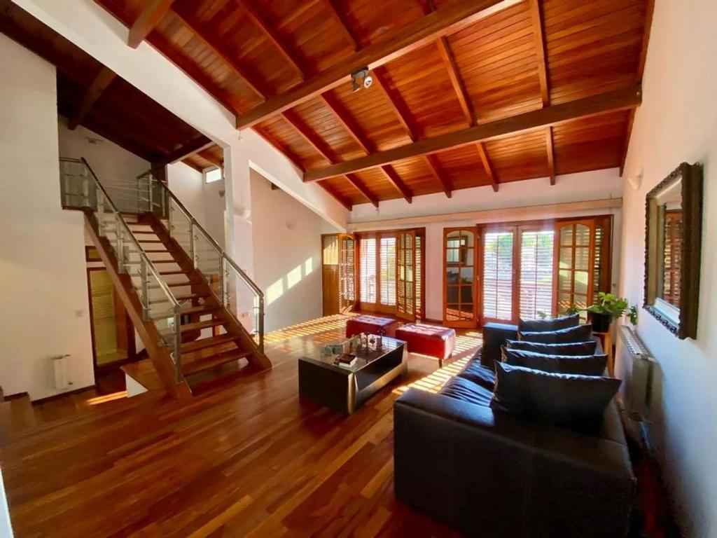HERMOSA CASA EN CIUDAD De CORDOBA - 1