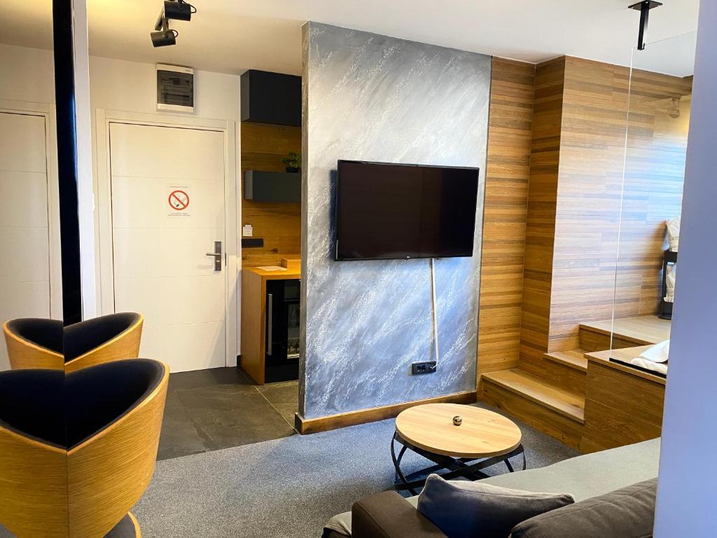 Black Pearl Luxury Suites - 4