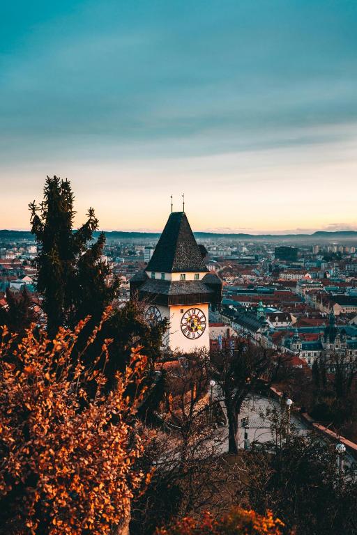 Nice Weekends Graz City Centre - Free Parking, Pets Welcome & Walk to Old Town - Mur - Kunsthaus - 2