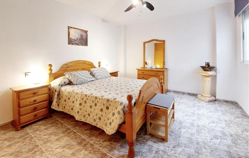 2 Bedroom Nice Apartment In Vinaroz - 5