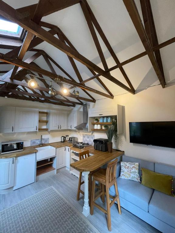 Woodland Cabin - Logs & Dogs, Cotswold Way photo 6