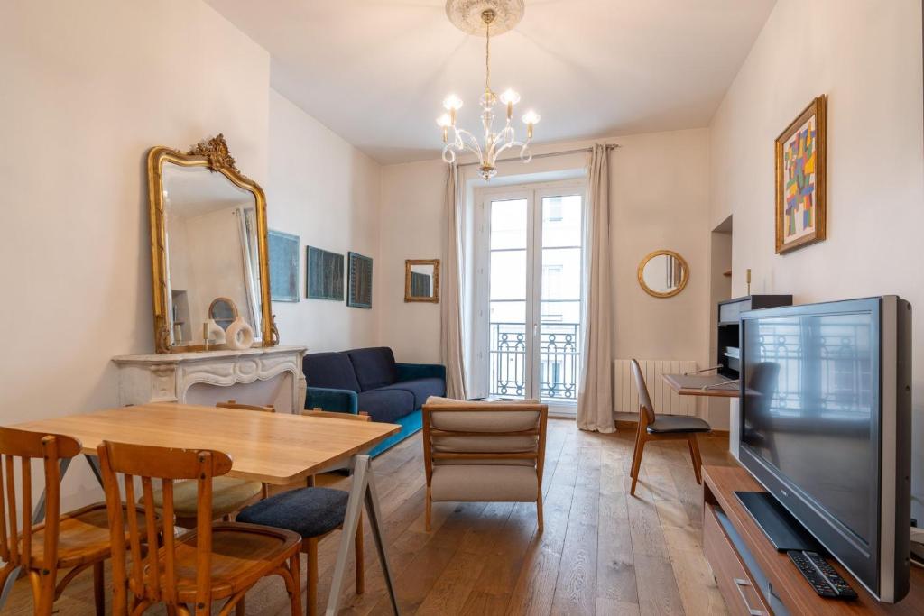 Parisian Elegance - Refined 1BD in Le Marais - 1