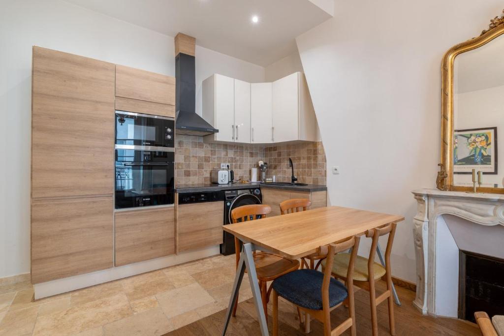 Parisian Elegance - Refined 1BD in Le Marais - 3