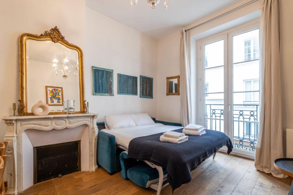 Parisian Elegance - Refined 1BD in Le Marais - 5