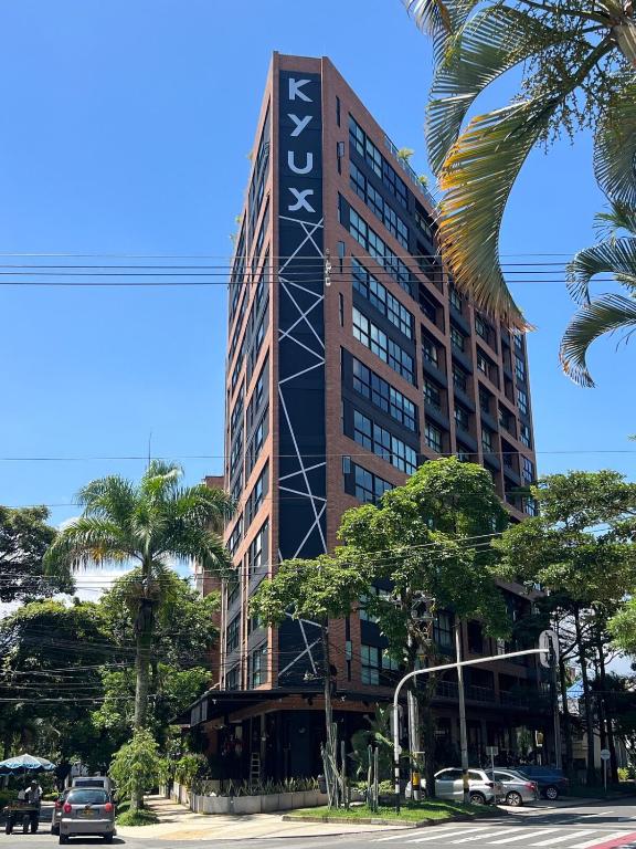 Kyux Studios 2 Queen Bedrooms Apt in Laureless - 2