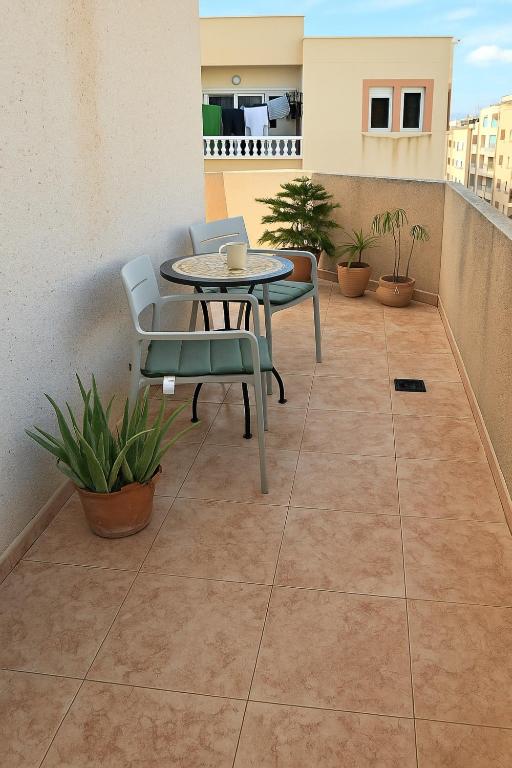 Sunny Penthouse with Large Terrace - Walk to Beach PMT25 - 4