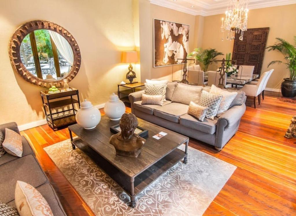 Shared lounge/TV area