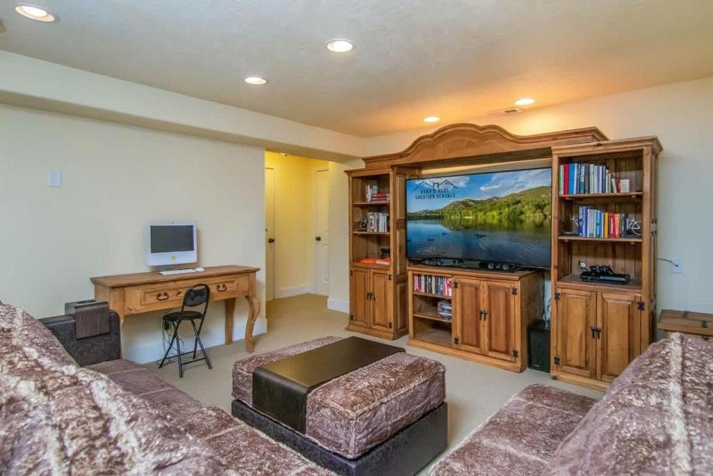 Urban Central in Salt Lake with Indoor Hot Tub