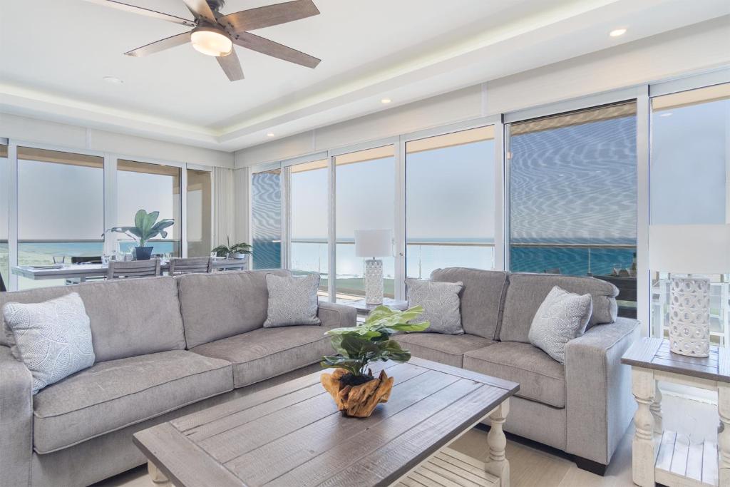Breathtaking 2 BR 25 Bath Corner Beach Front Condominium Encantame 505 - 2