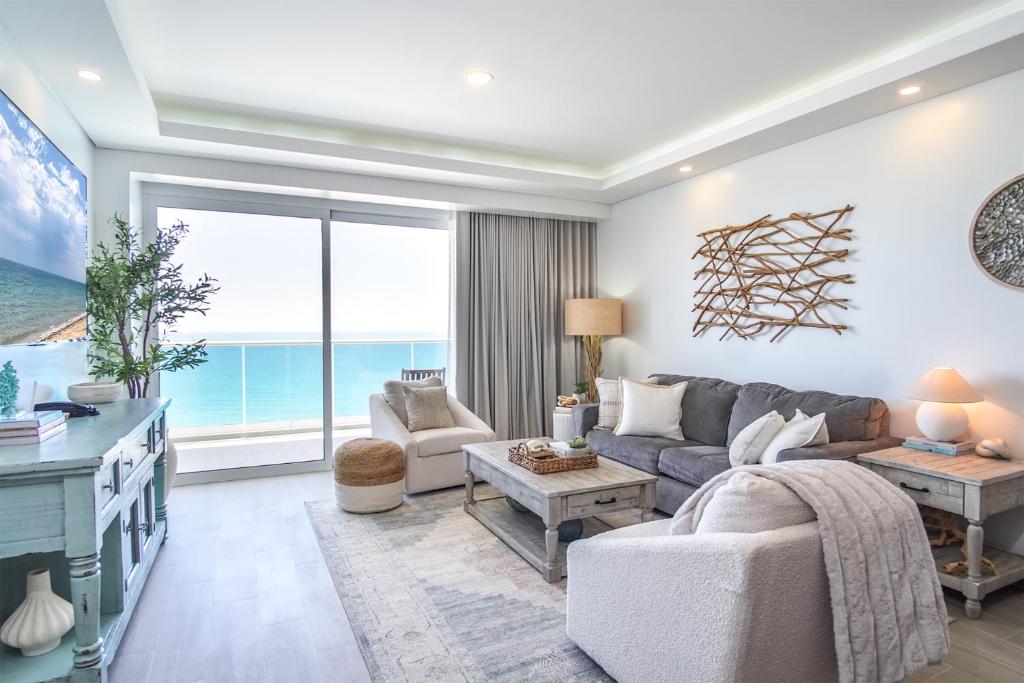 Amazing 2 bedroom Beach Front Condominium at Encantame E1102 - 3