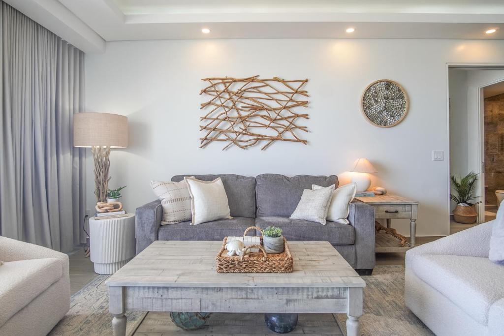 Amazing 2 bedroom Beach Front Condominium at Encantame E1102 - 5
