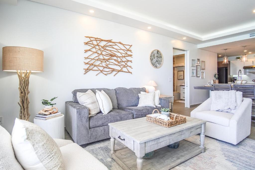Amazing 2 bedroom Beach Front Condominium at Encantame E1102 - 4