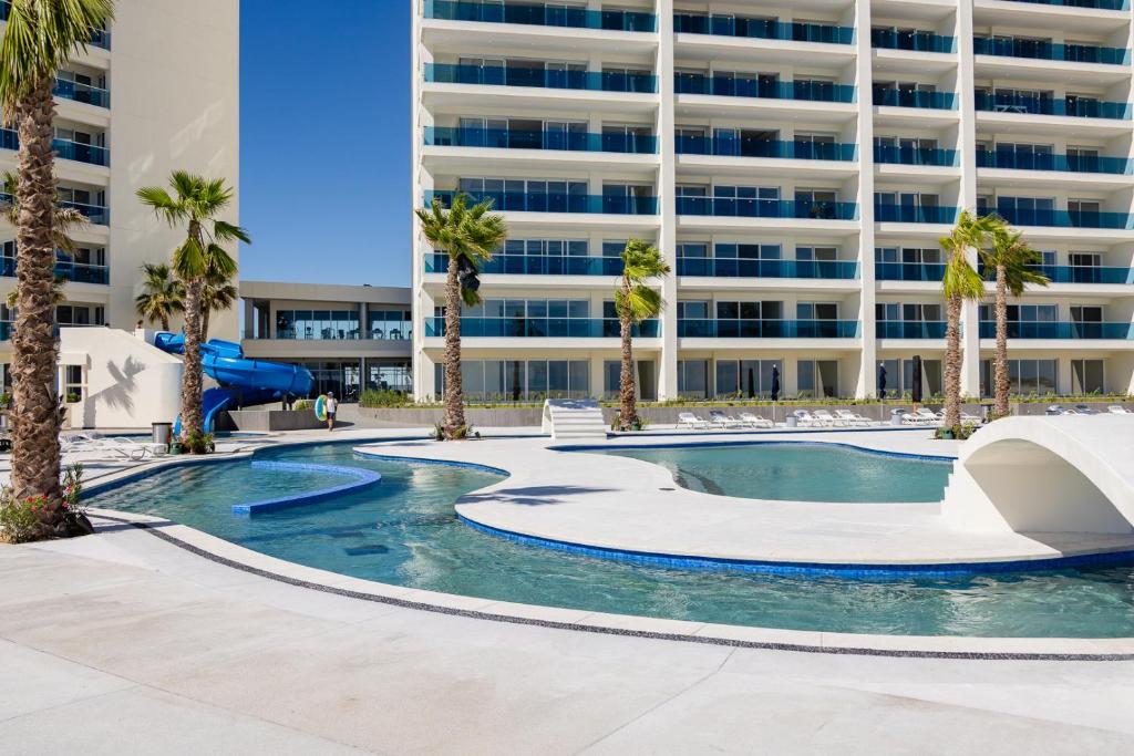 Amazing 2 bedroom Beach Front Condominium at Encantame E1102 - 1